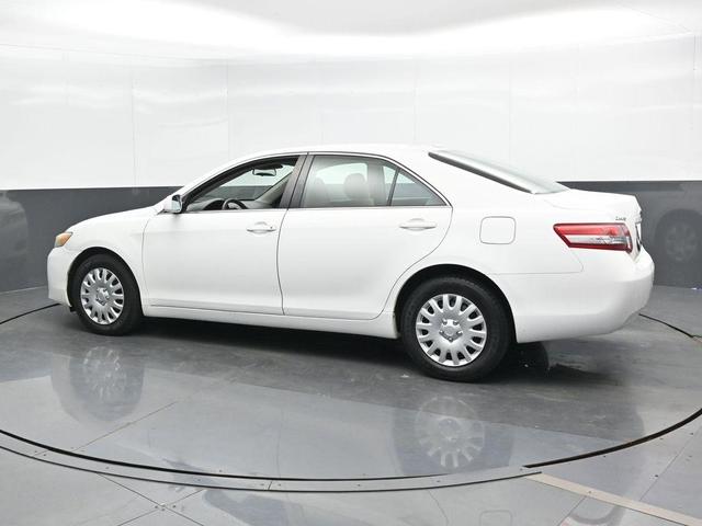 Photo of 2011 Super White Toyota Camry