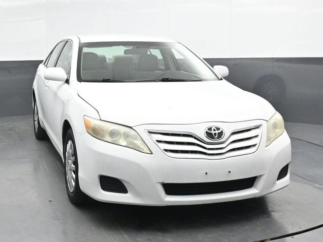 Photo of 2011 Super White Toyota Camry