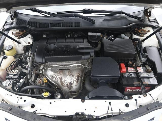 Photo of 2011 Super White Toyota Camry