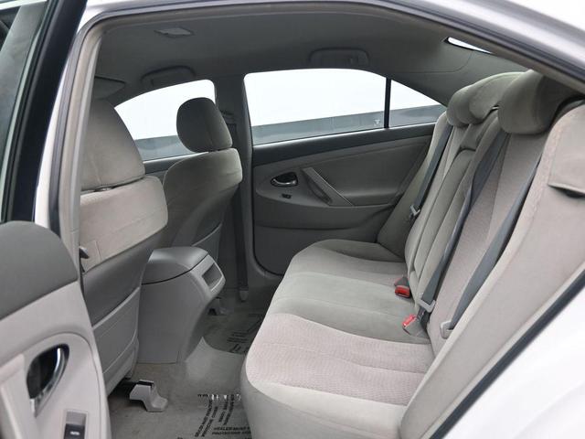 Photo of 2011 Super White Toyota Camry