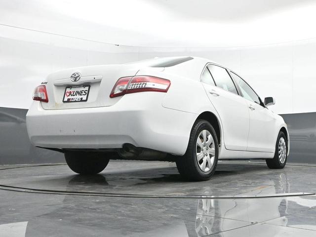 Photo of 2011 Super White Toyota Camry