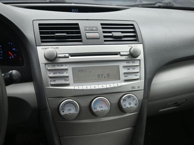 Photo of 2011 Super White Toyota Camry