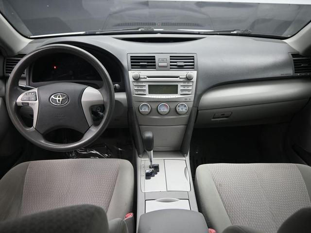 Photo of 2011 Super White Toyota Camry