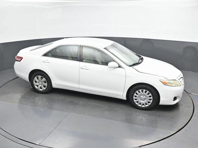 Photo of 2011 Super White Toyota Camry
