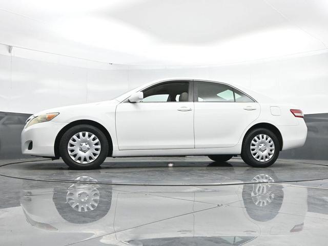 Photo of 2011 Super White Toyota Camry
