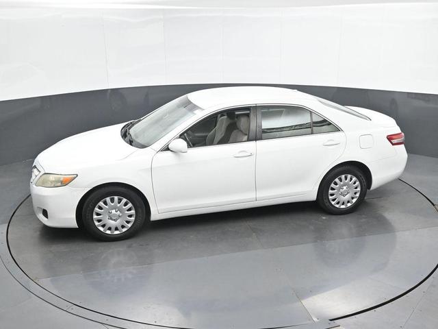 Photo of 2011 Super White Toyota Camry