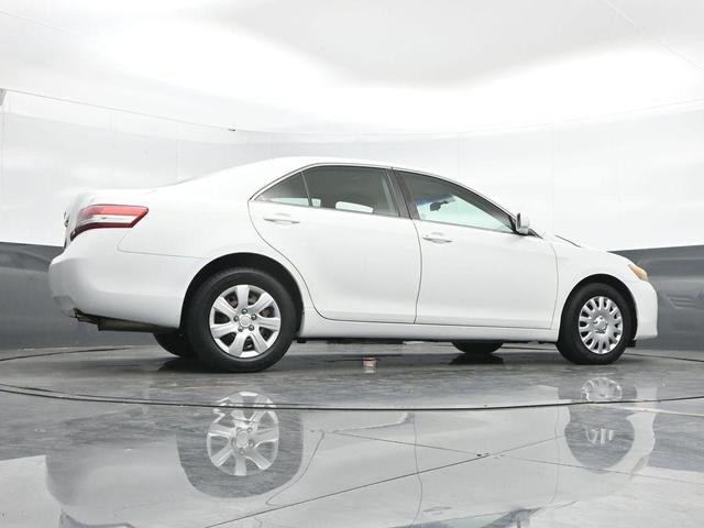 Photo of 2011 Super White Toyota Camry