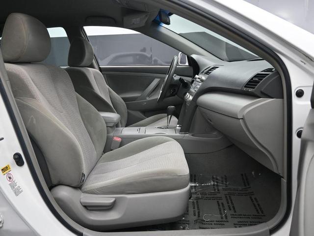 Photo of 2011 Super White Toyota Camry