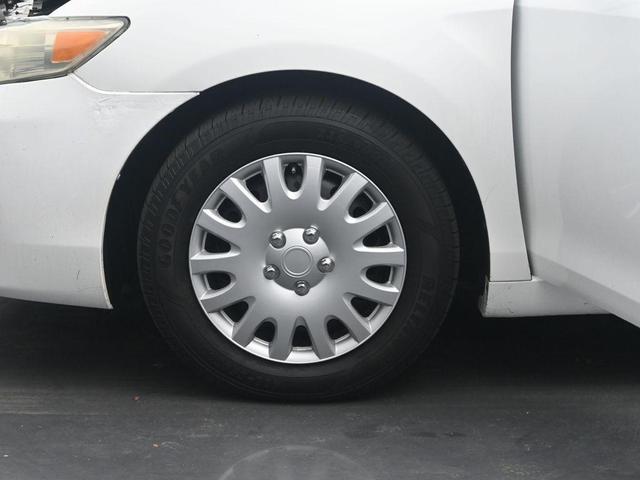 Photo of 2011 Super White Toyota Camry