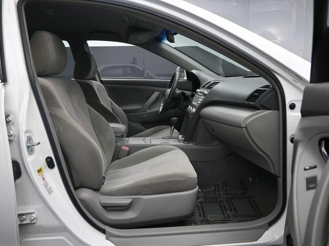 Photo of 2011 Super White Toyota Camry