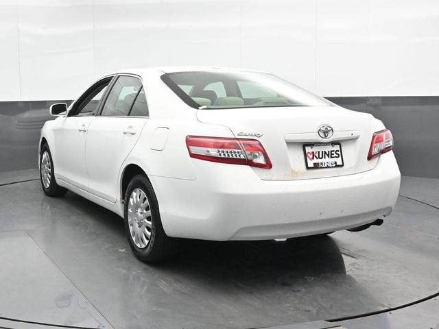 Photo of 2011 Super White Toyota Camry
