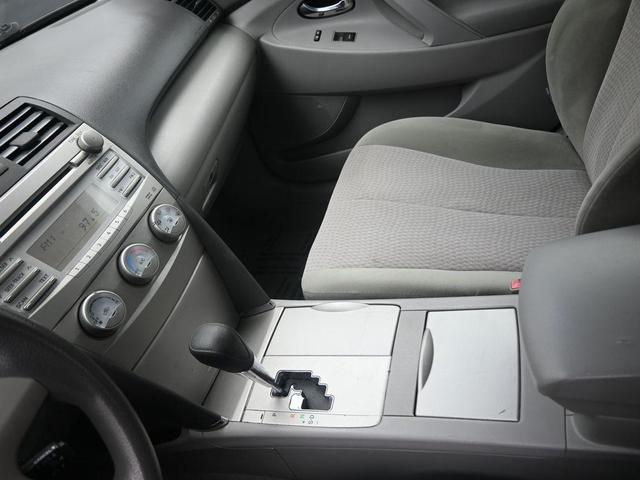 Photo of 2011 Super White Toyota Camry