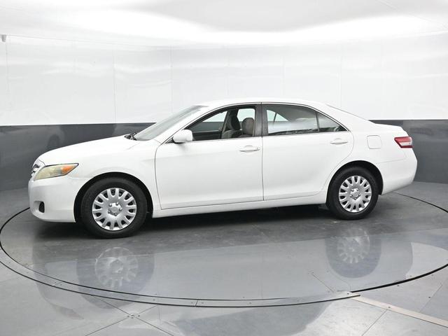 Photo of 2011 Super White Toyota Camry