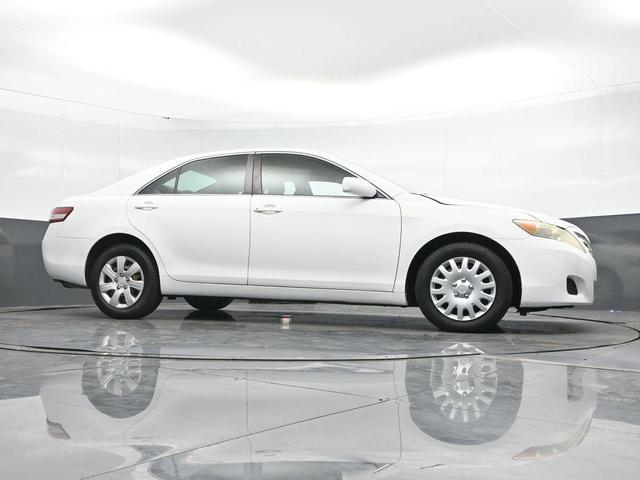 Photo of 2011 Super White Toyota Camry