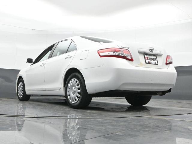 Photo of 2011 Super White Toyota Camry