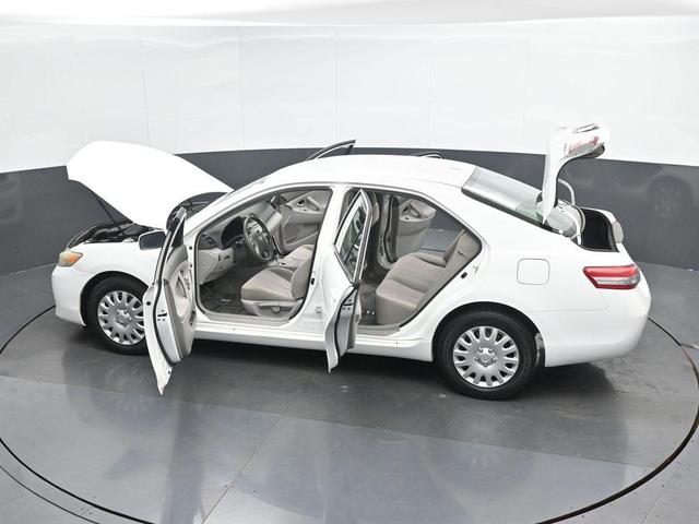 Photo of 2011 Super White Toyota Camry