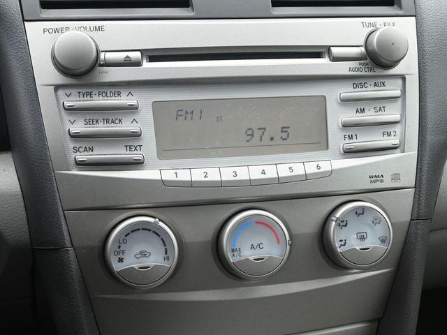 Photo of 2011 Super White Toyota Camry