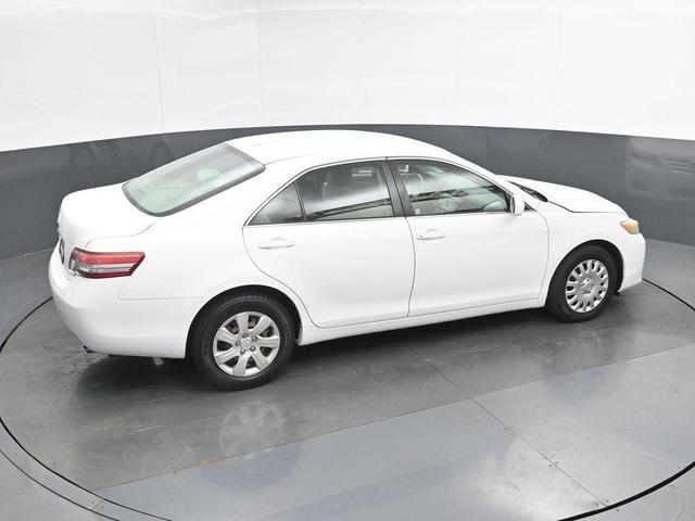 Photo of 2011 Super White Toyota Camry