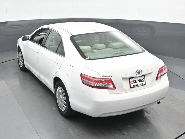 Photo of 2011 Super White Toyota Camry