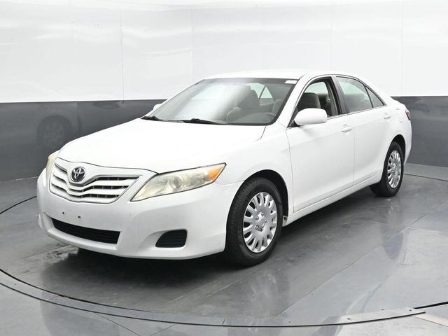Photo of 2011 Super White Toyota Camry