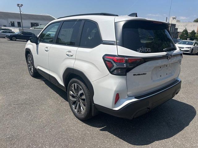 Photo of 2025 Crystal White Pearl Subaru Forester