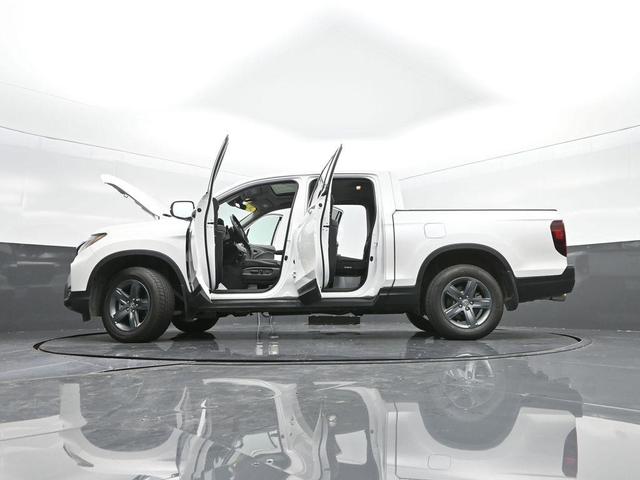 Photo of 2023 White Honda Ridgeline