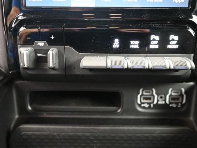 Photo of 2023 Billet Silver Metallic Clearcoat RAM 1500