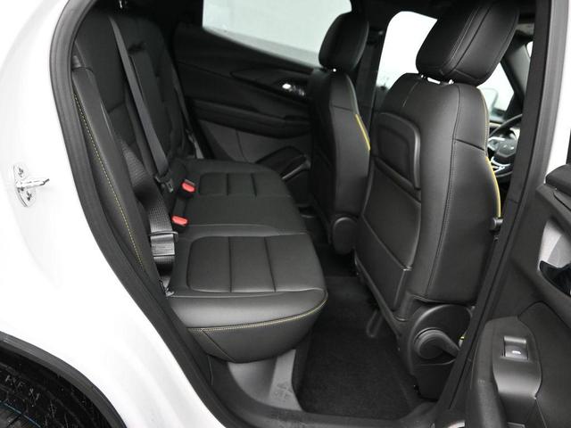 Photo of 2025 Iridescent Pearl Tricoat Chevrolet Trailblazer