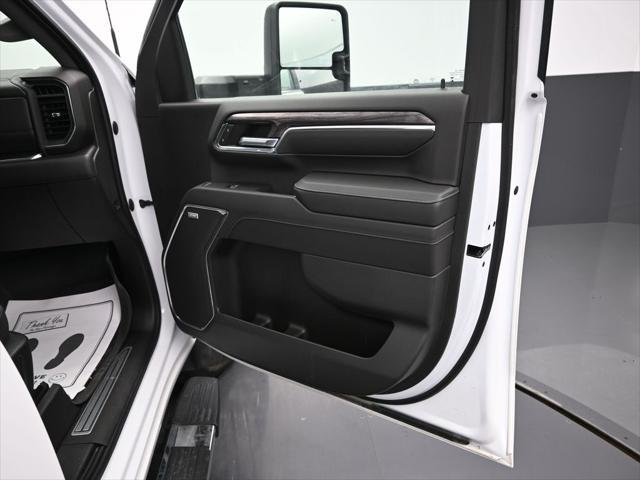 Photo of 2024 Summit White Chevrolet Silverado 2500