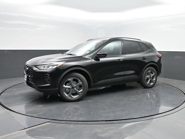 Photo of 2025 Agate Black Metallic Ford Escape