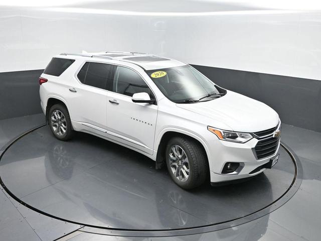 Photo of 2020 Iridescent Pearl Tricoat Chevrolet Traverse