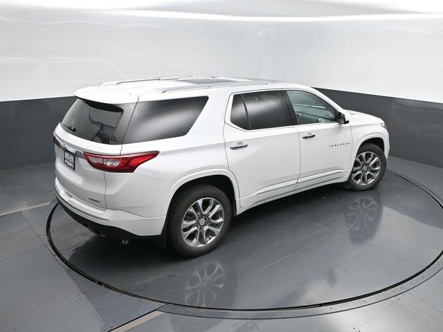 Photo of 2020 Iridescent Pearl Tricoat Chevrolet Traverse