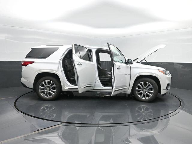 Photo of 2020 Iridescent Pearl Tricoat Chevrolet Traverse