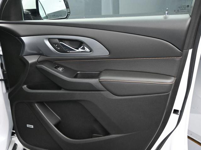 Photo of 2020 Iridescent Pearl Tricoat Chevrolet Traverse