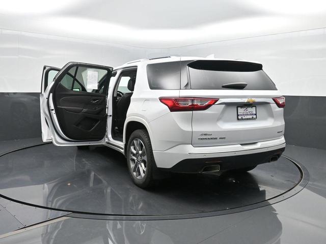 Photo of 2020 Iridescent Pearl Tricoat Chevrolet Traverse
