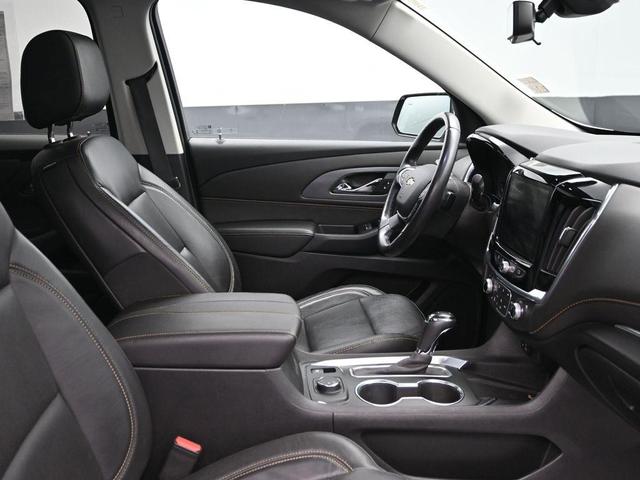 Photo of 2020 Iridescent Pearl Tricoat Chevrolet Traverse