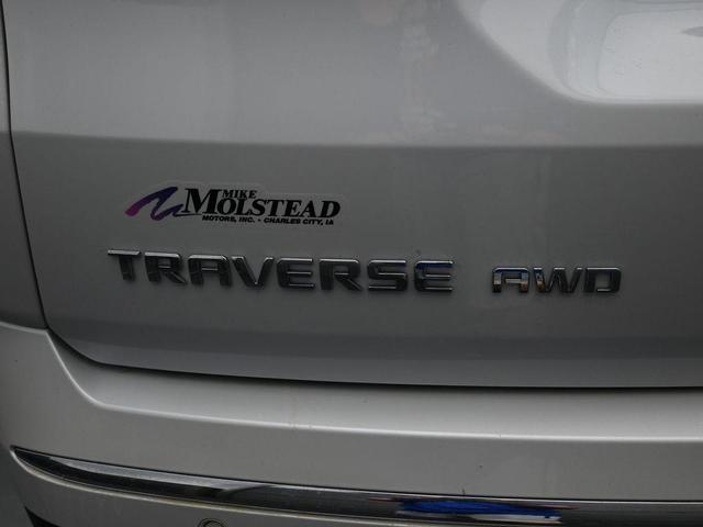 Photo of 2020 Iridescent Pearl Tricoat Chevrolet Traverse