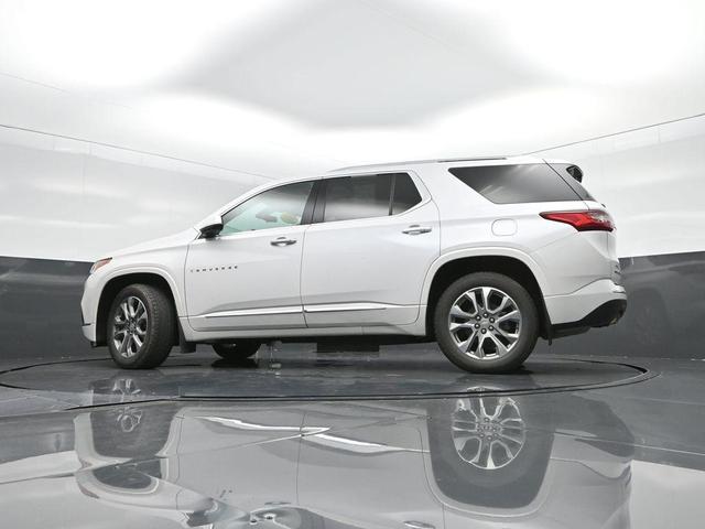 Photo of 2020 Iridescent Pearl Tricoat Chevrolet Traverse