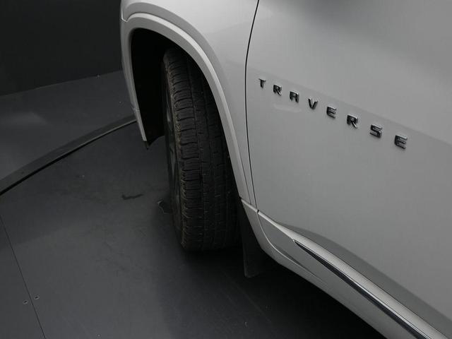 Photo of 2020 Iridescent Pearl Tricoat Chevrolet Traverse