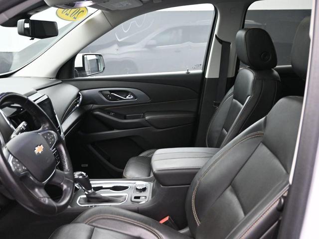 Photo of 2020 Iridescent Pearl Tricoat Chevrolet Traverse