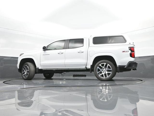 Photo of 2023 Summit White Chevrolet Colorado