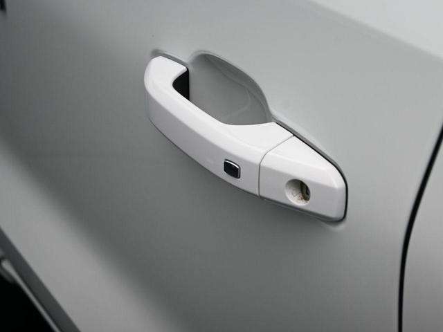 Photo of 2023 Summit White Chevrolet Colorado