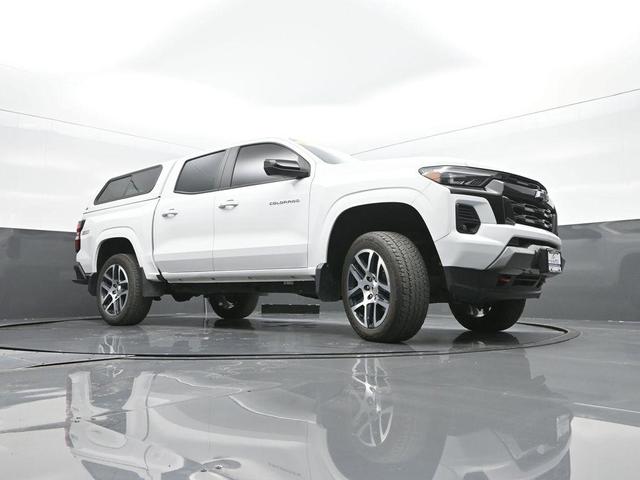 Photo of 2023 Summit White Chevrolet Colorado