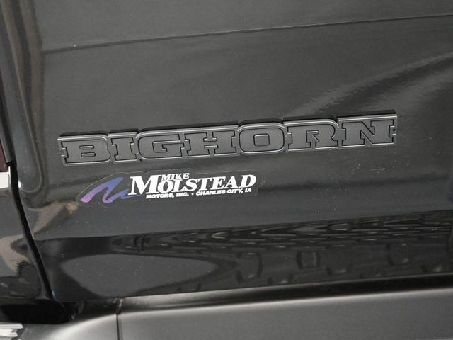 Photo of 2025 Diamond Black Crystal Pearlcoat RAM 1500