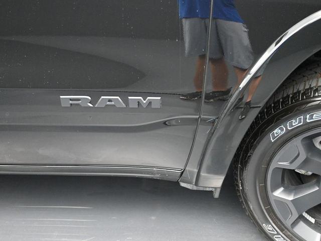 Photo of 2025 Diamond Black Crystal Pearlcoat RAM 1500