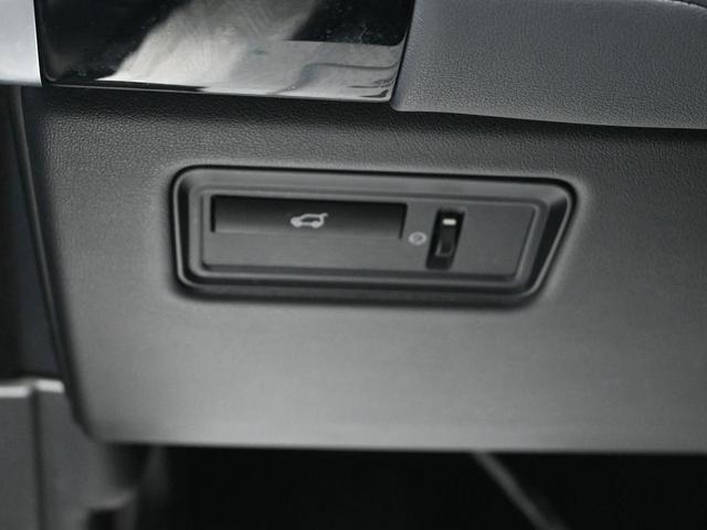 Photo of 2014 Black Land Rover Range Rover Sport