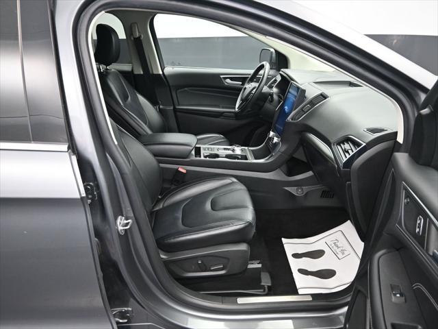 Photo of 2022 Carbonized Gray Metallic Ford Edge