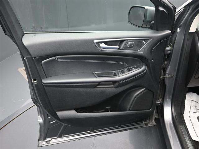Photo of 2022 Carbonized Gray Metallic Ford Edge