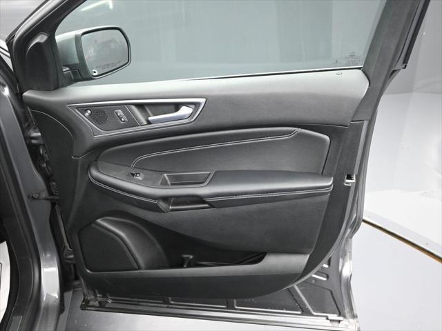 Photo of 2022 Carbonized Gray Metallic Ford Edge