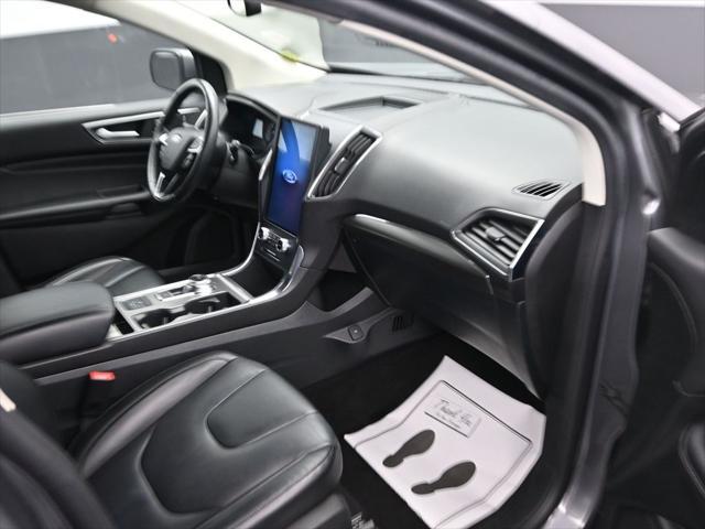 Photo of 2022 Carbonized Gray Metallic Ford Edge
